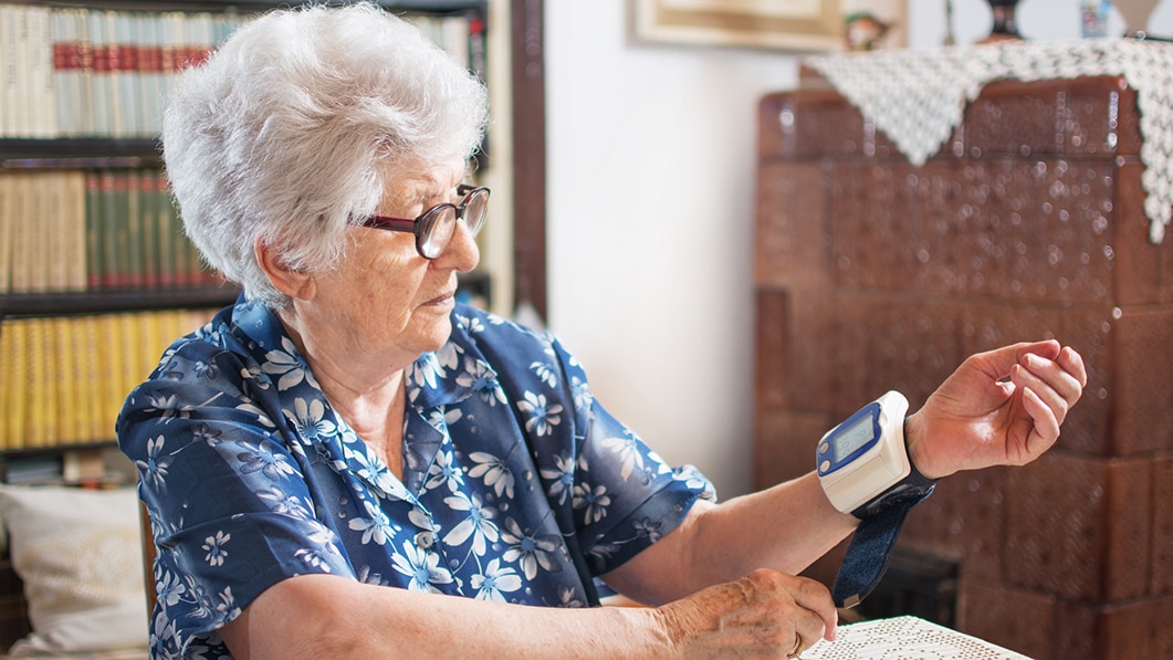 eldre mennesker kan monitorerer egen helsedata