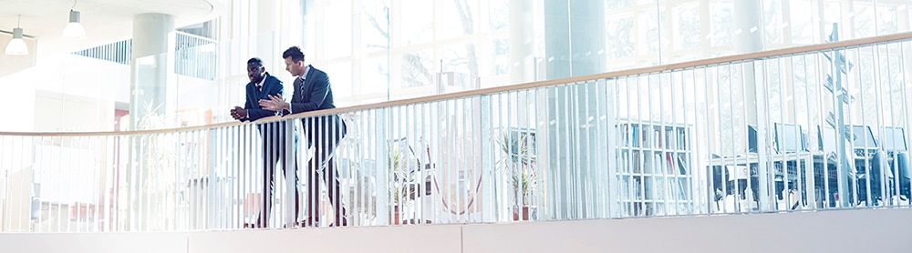 personnes dans un bureau