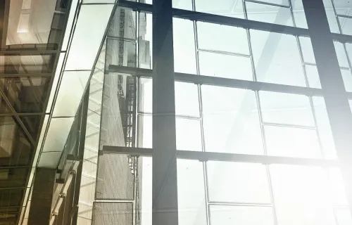 moderní prosvětlená budova