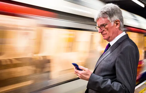 Delivering real-time train arrival and delay information to passengers